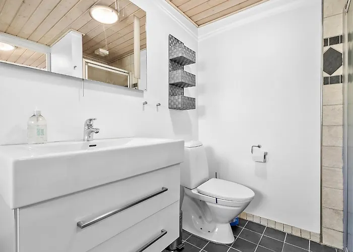 Stunning In With Kitchen